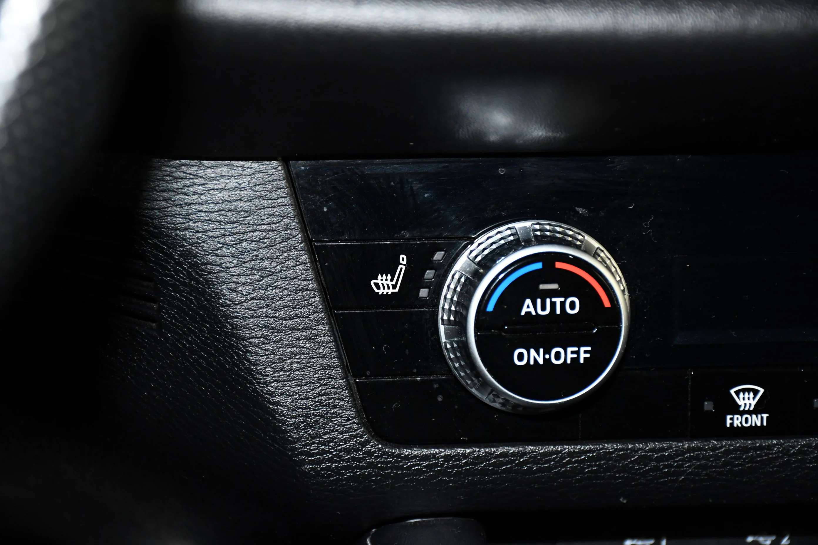Certified Used 2023 White Diamond Mitsubishi SE image 30