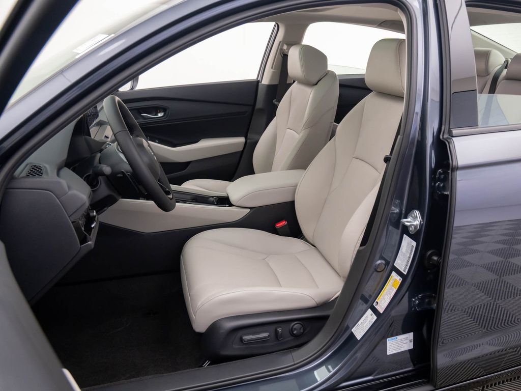 2026 Honda Accord Hybrid EX-L - Photo 17