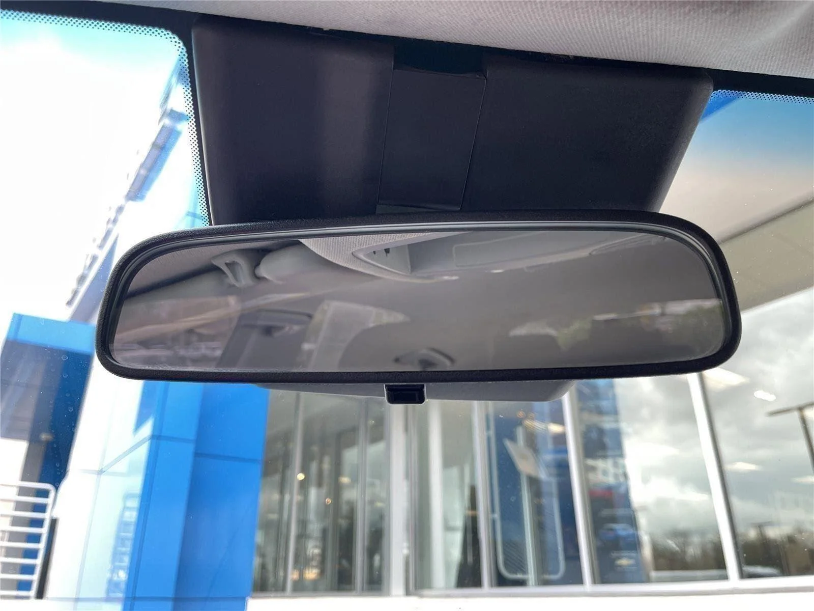 Used 2020 Chalk White Hyundai SE image 20
