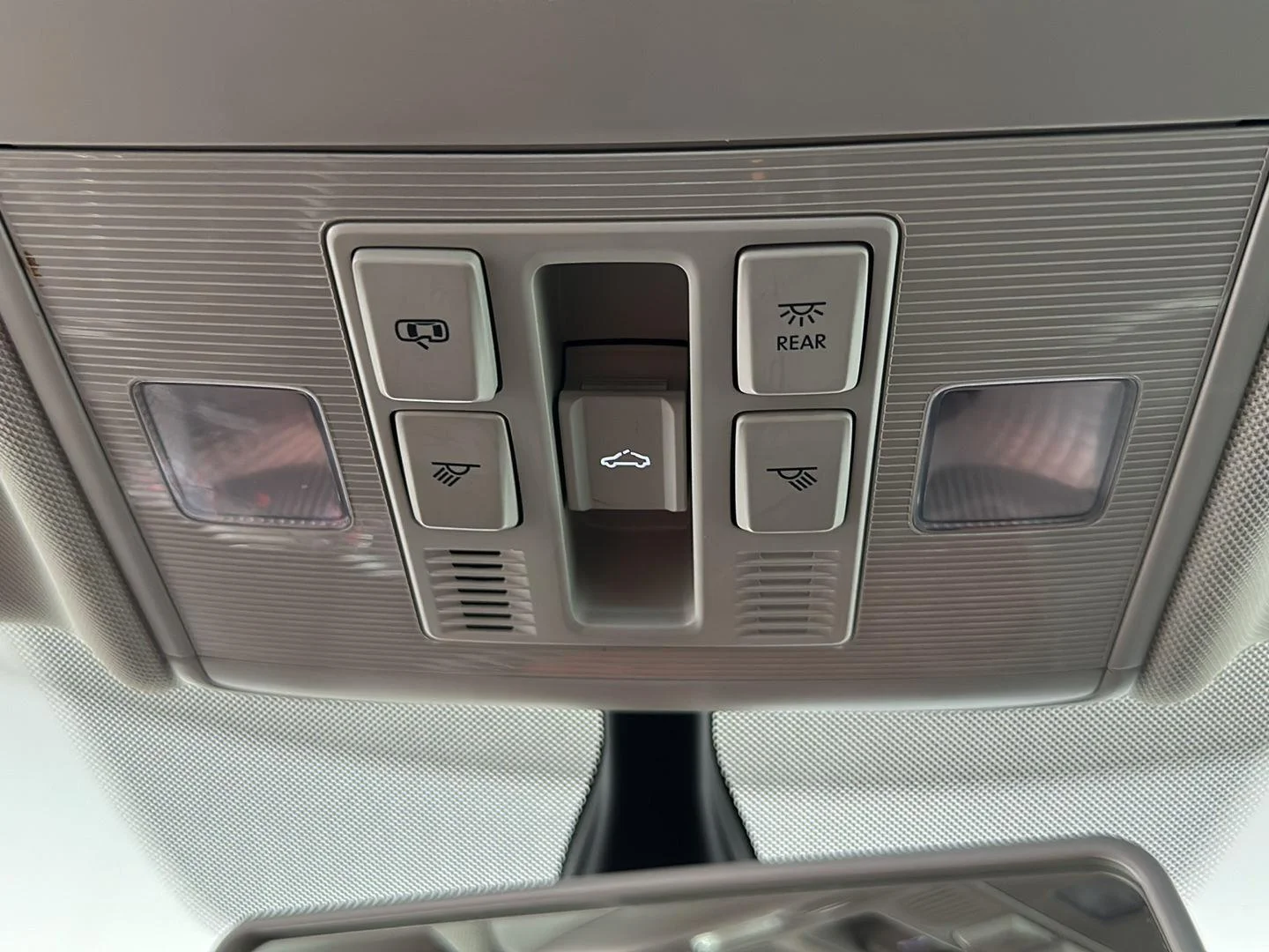 Used 2019 Platinum Gray Metallic Volkswagen SE image 34