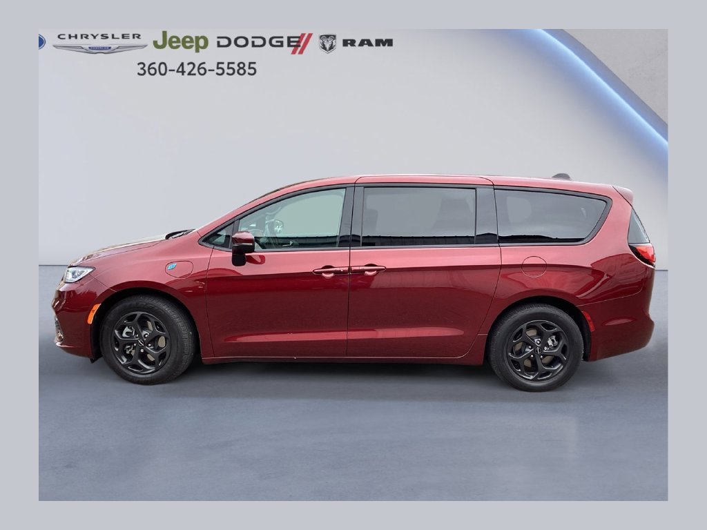 Used 2023 Red Chrysler Touring L image 1