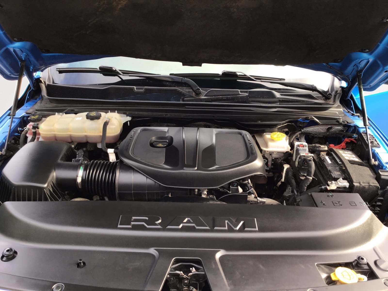Certified Used 2025 Hydro Blue Pearlcoat Ram Lone Star image 28