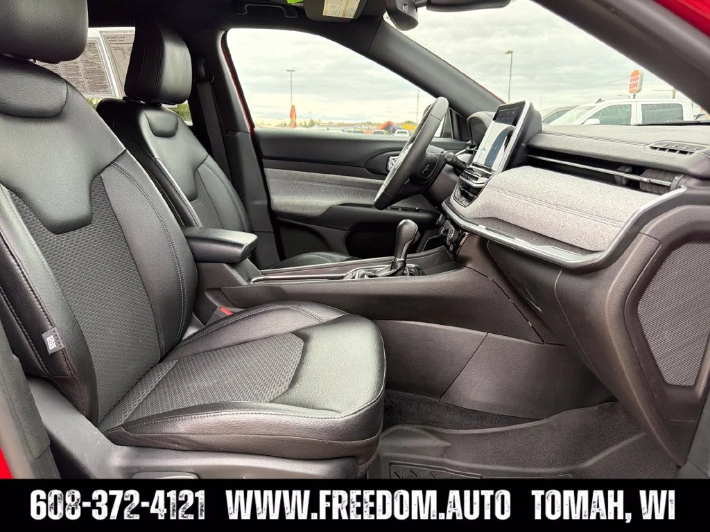 Used 2025 Red Jeep Latitude image 35