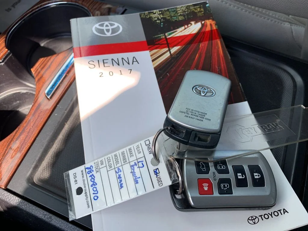 Used 2017 Silver Toyota Limited Premium image 9