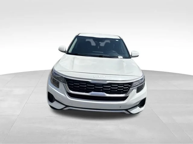 Used 2022 White Kia LX image 2