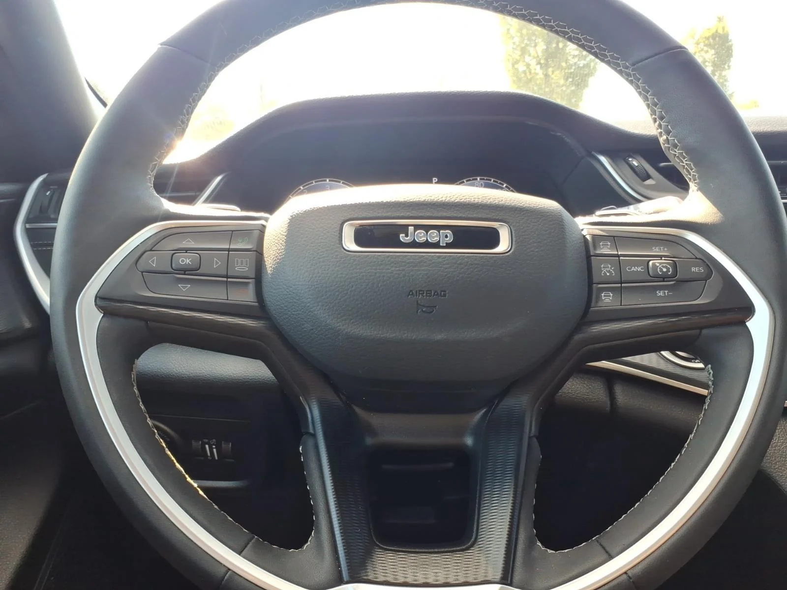 Used 2025 Silver Zynith Jeep Laredo X image 24