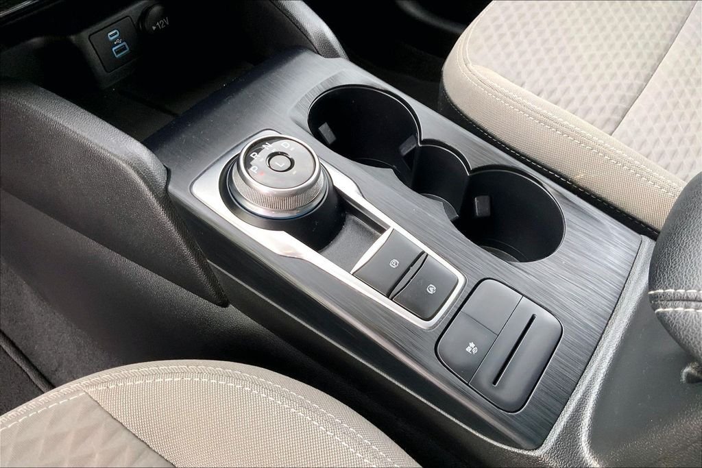 Used 2022 White Ford SE image 18