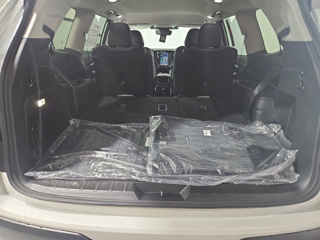 New 2027 White Subaru Premium image 21