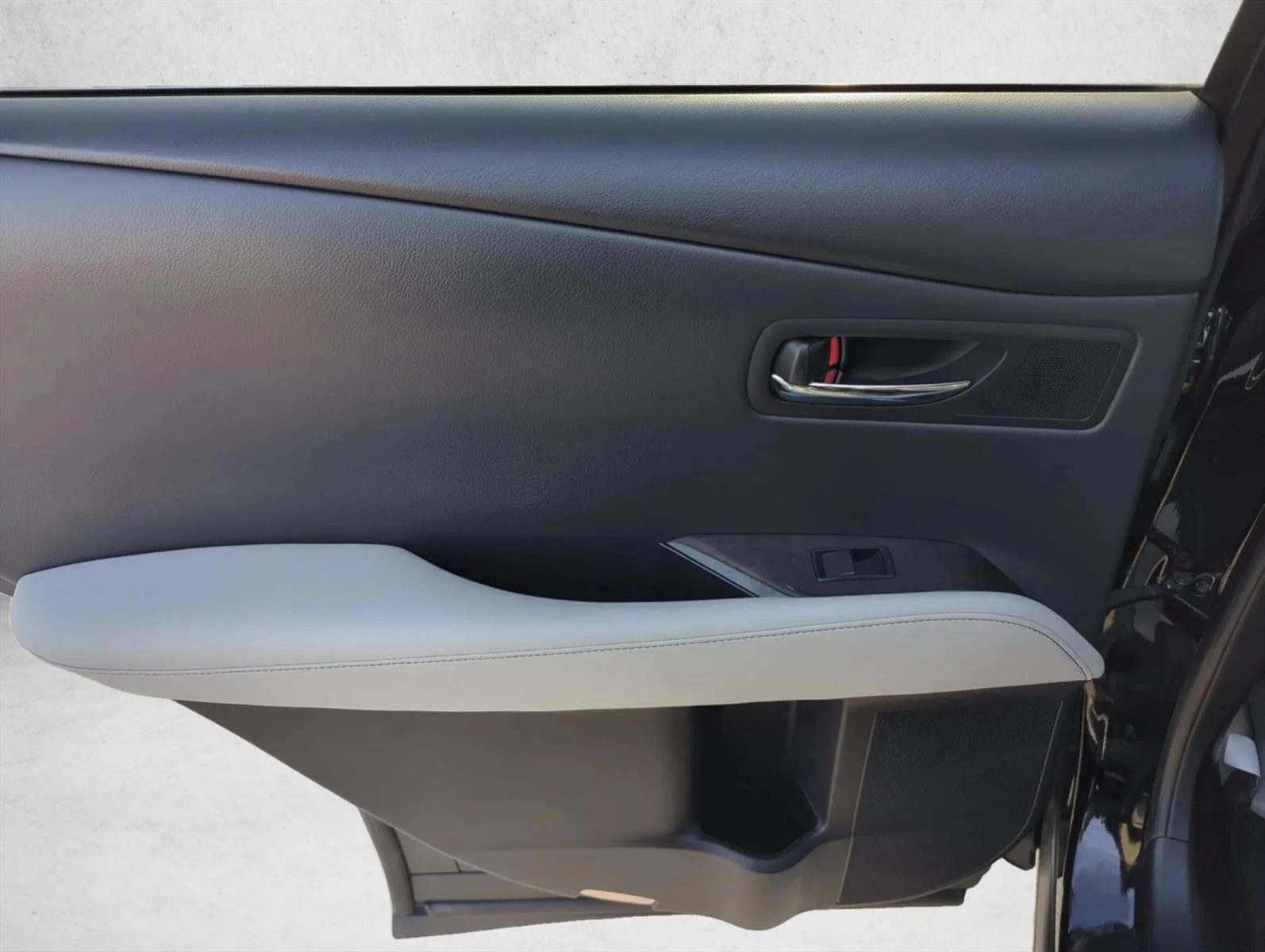 Used 2015 Obsidian Lexus  image 9