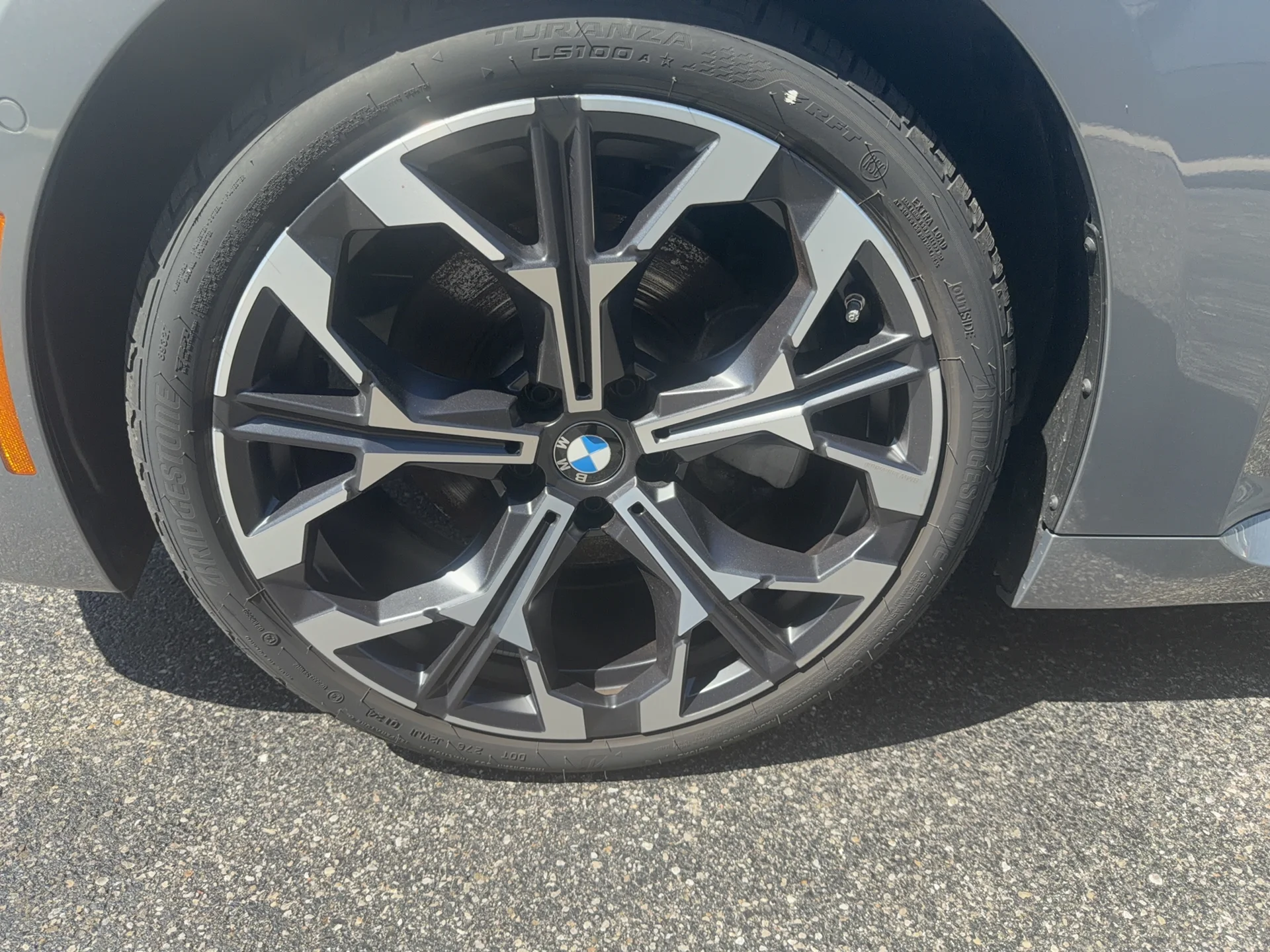 New 2025 Skyscraper Grey Metallic BMW i xDrive image 21