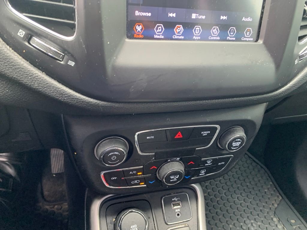 Used 2019 Redline Pearlcoat Jeep Latitude image 22