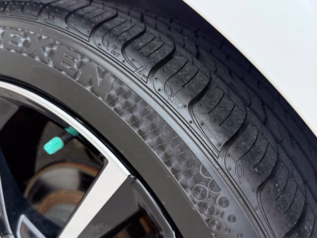 Used 2021 White Nissan SR image 41