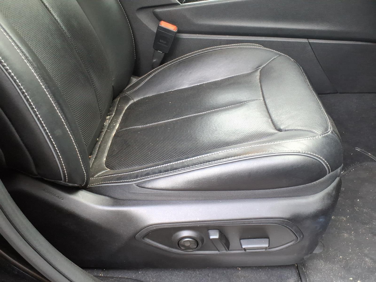 Used 2023 Diamond Black Crystal Pearlcoat Jeep Overland image 23
