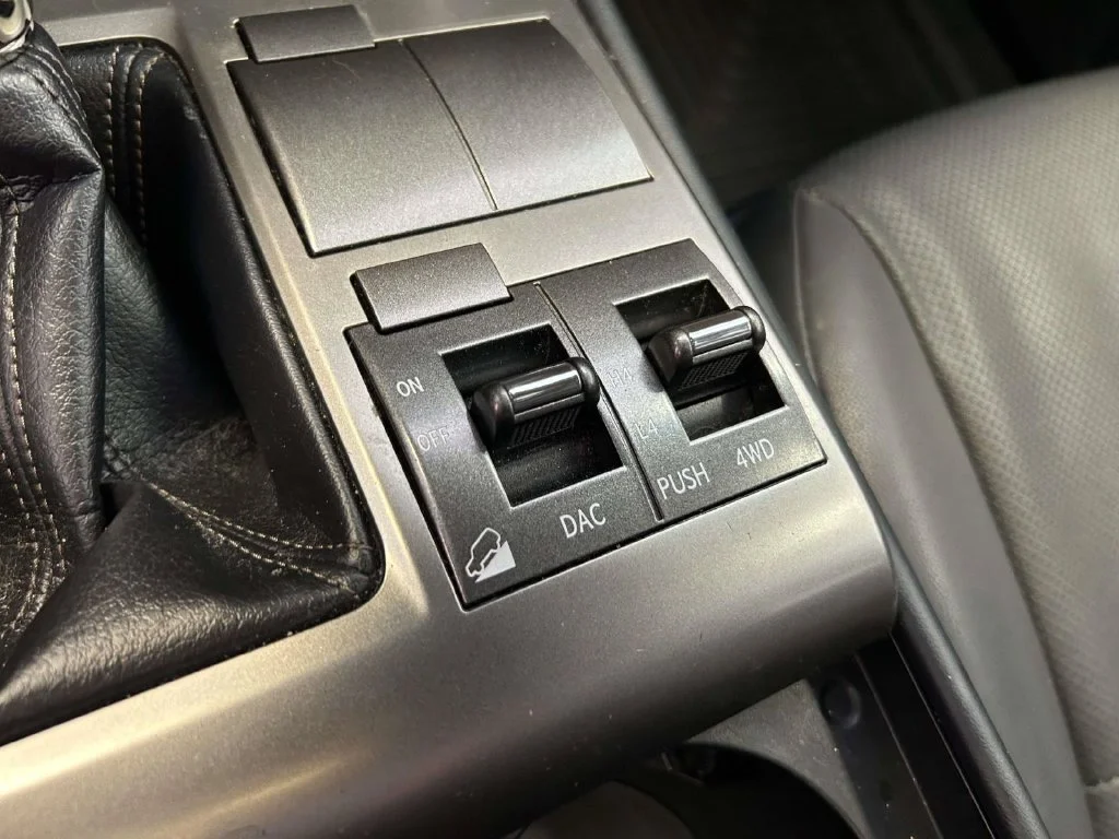 Used 2018 White Lexus 460 image 21