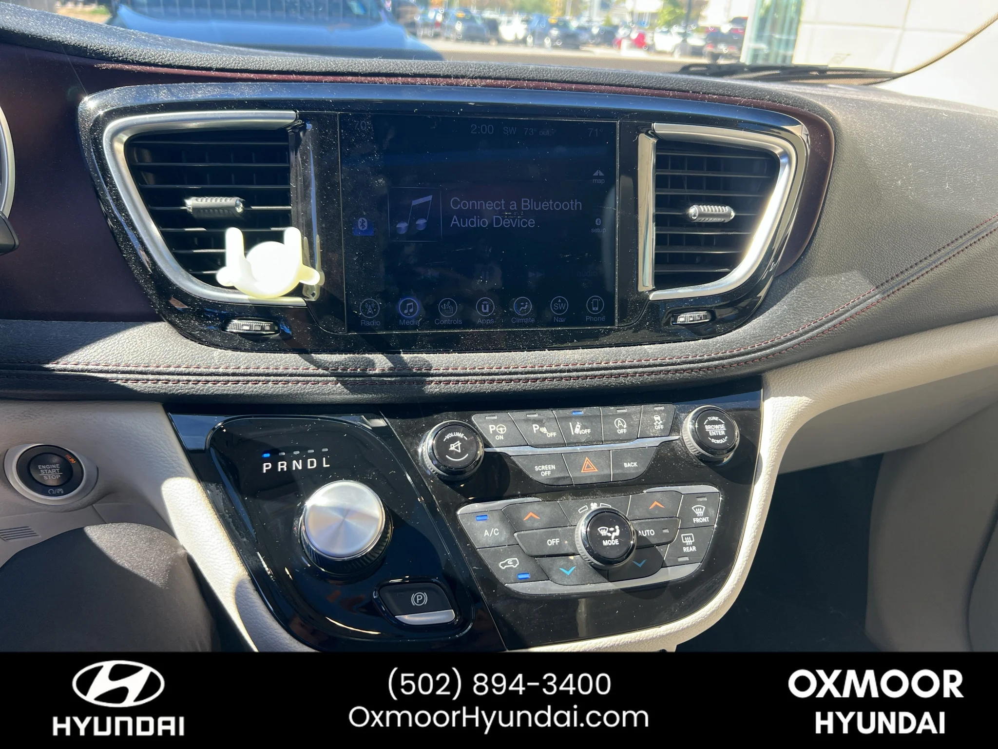 Used 2017 Bright White Clearcoat Chrysler Limited image 11