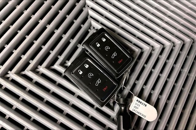2025 Jeep Grand Cherokee Summit - Photo 11