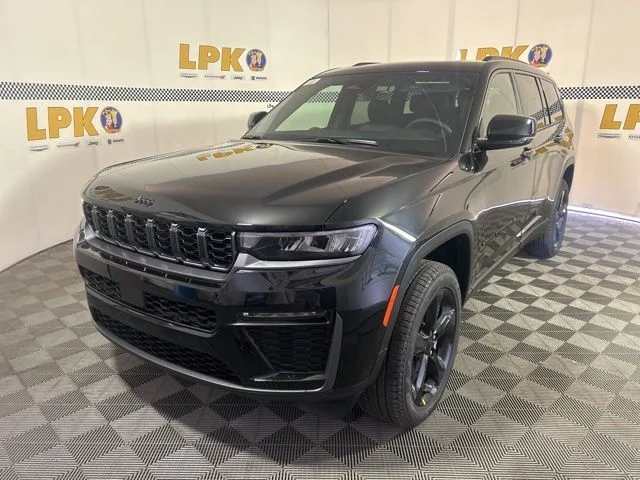 New 2026 Diamond Black Crystal Pearl-Coat Exterior Paint Jeep Limited image 9