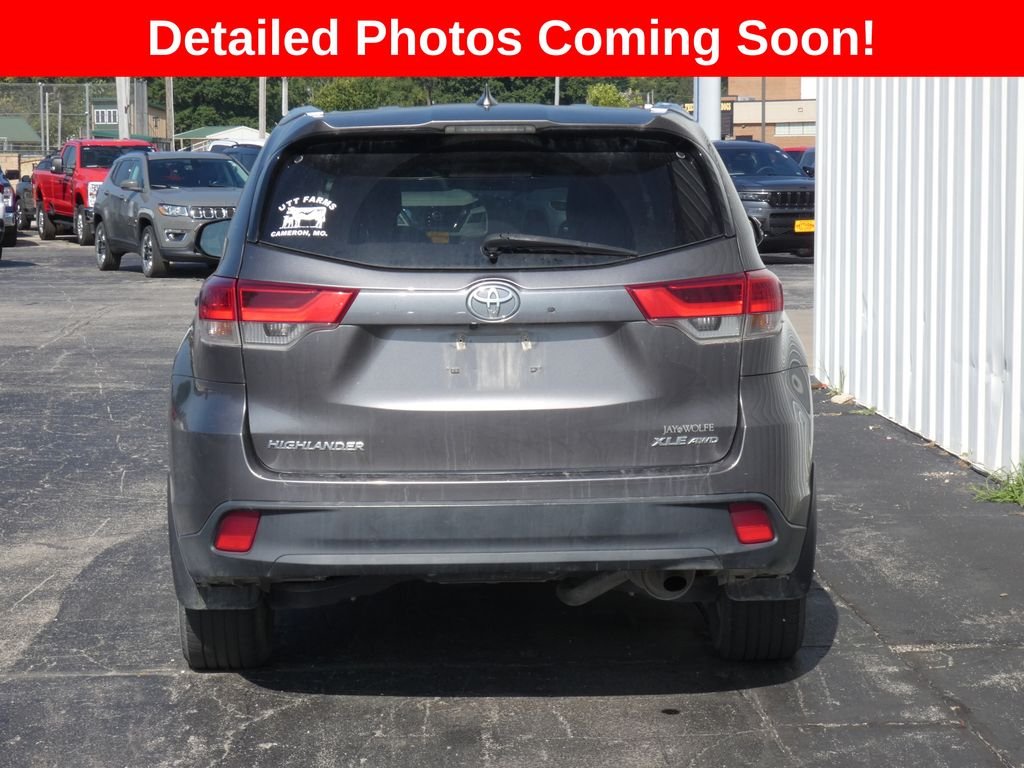 Used 2019 Gray Toyota XLE image 5