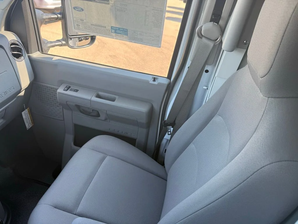 New 2026 Oxford White Ford E-350 SRW image 14