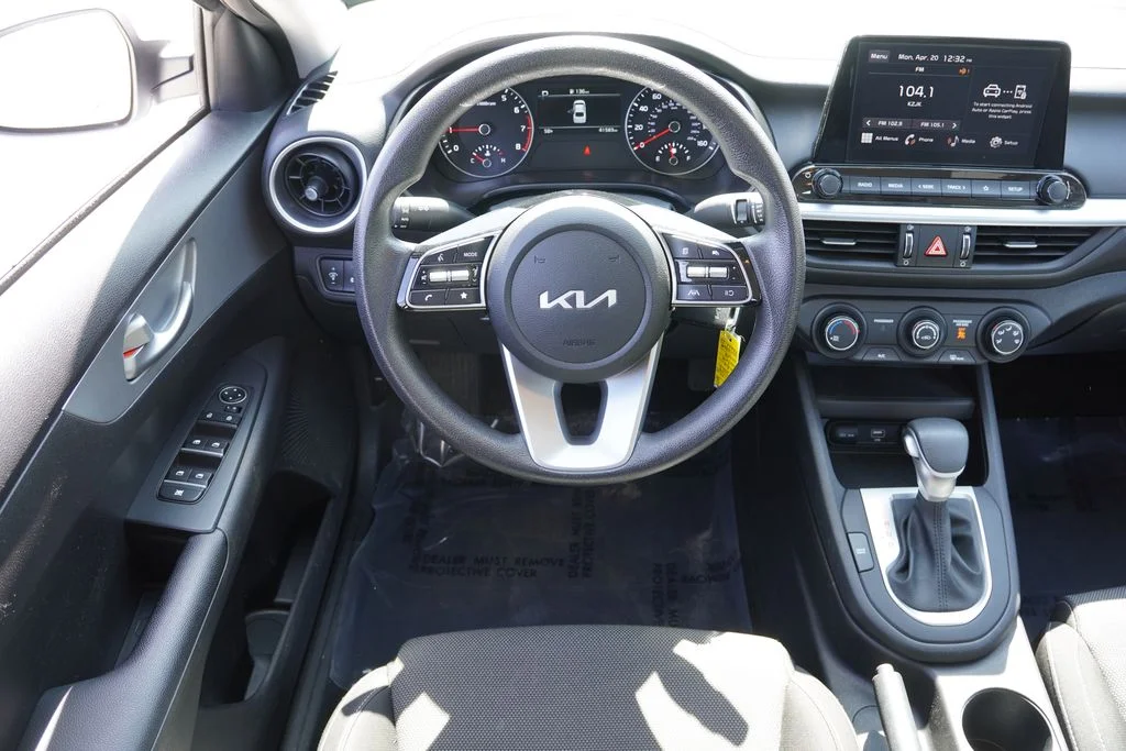 Used 2023 Snow White Pearl Kia LXS image 18