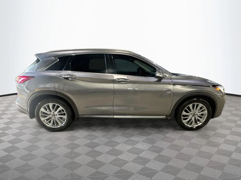 Certified Used 2023 Gray INFINITI LUXE image 5