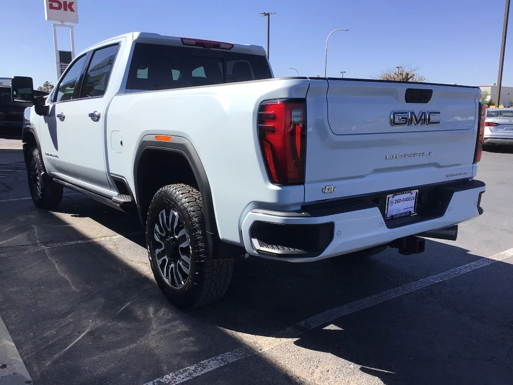 New 2026 Glacier White Tricoat GMC Denali Ultimate image 4