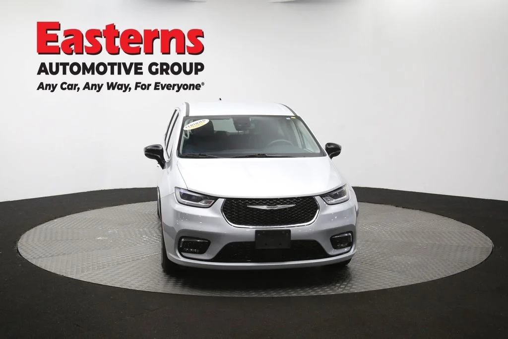 Used 2024 Silver Chrysler Touring L image 114