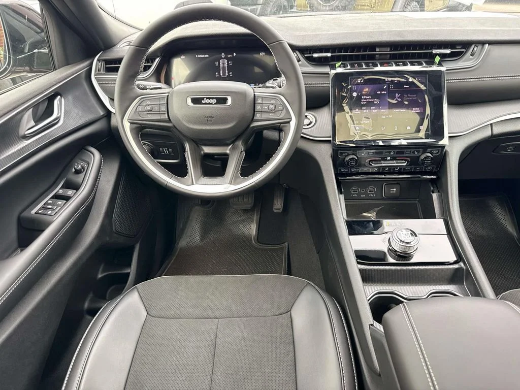 New 2025 Red Jeep Altitude X image 9
