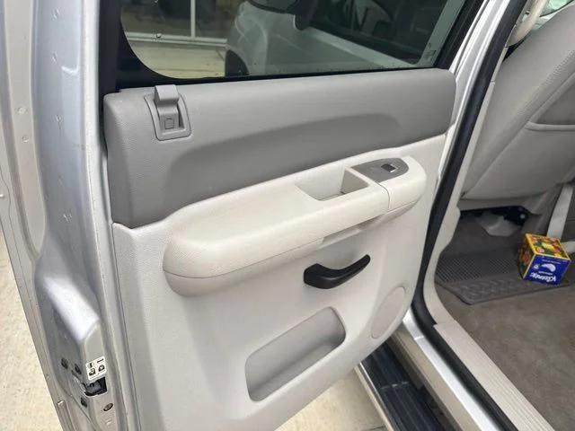 Used 2013 Silver GMC SLE image 11
