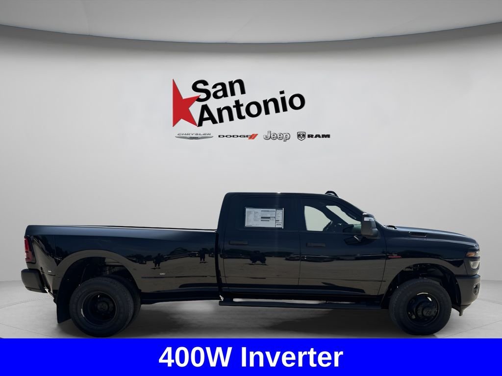 New 2026 Diamond Black Crystal Pearl-Coat Exterior Paint RAM Tradesman image 18
