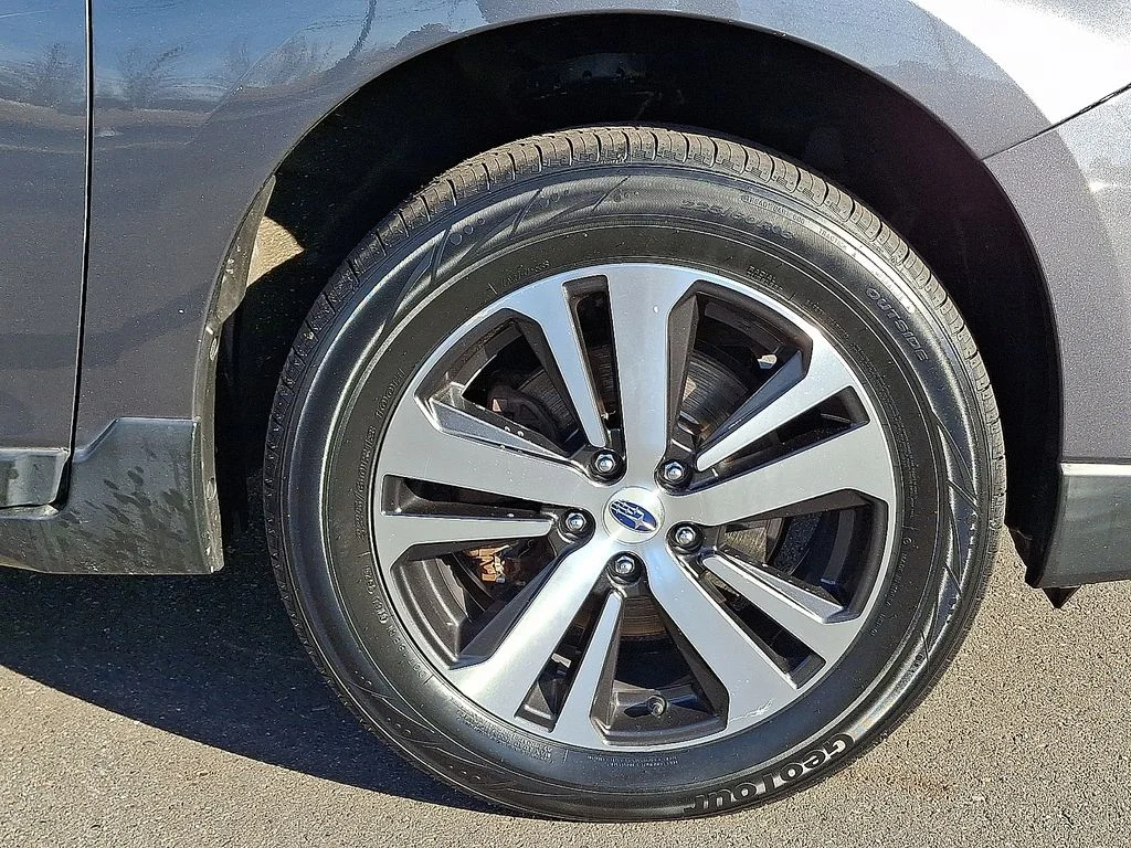 2019 Subaru Outback Limited - Photo 9