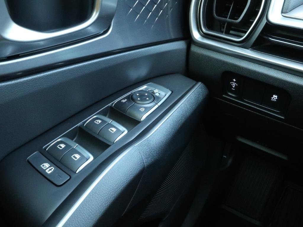 2025 Kia Sorento LX - Photo 12