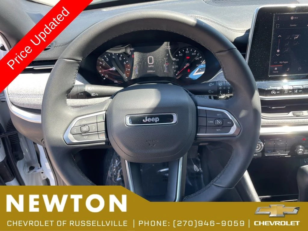 Used 2025 Bright White Clearcoat Jeep Latitude image 12