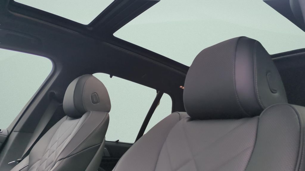 New 2026 Black Sapphire Metallic BMW xDrive50e image 27