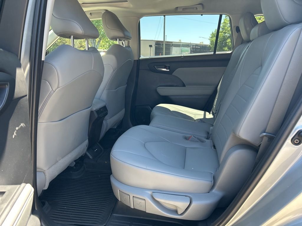 Used 2021 Silver Toyota XLE image 22