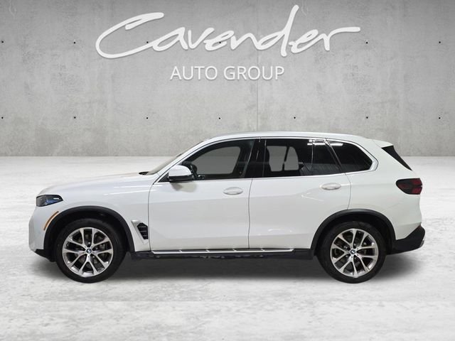 Used 2026 White BMW sDrive40i image 13