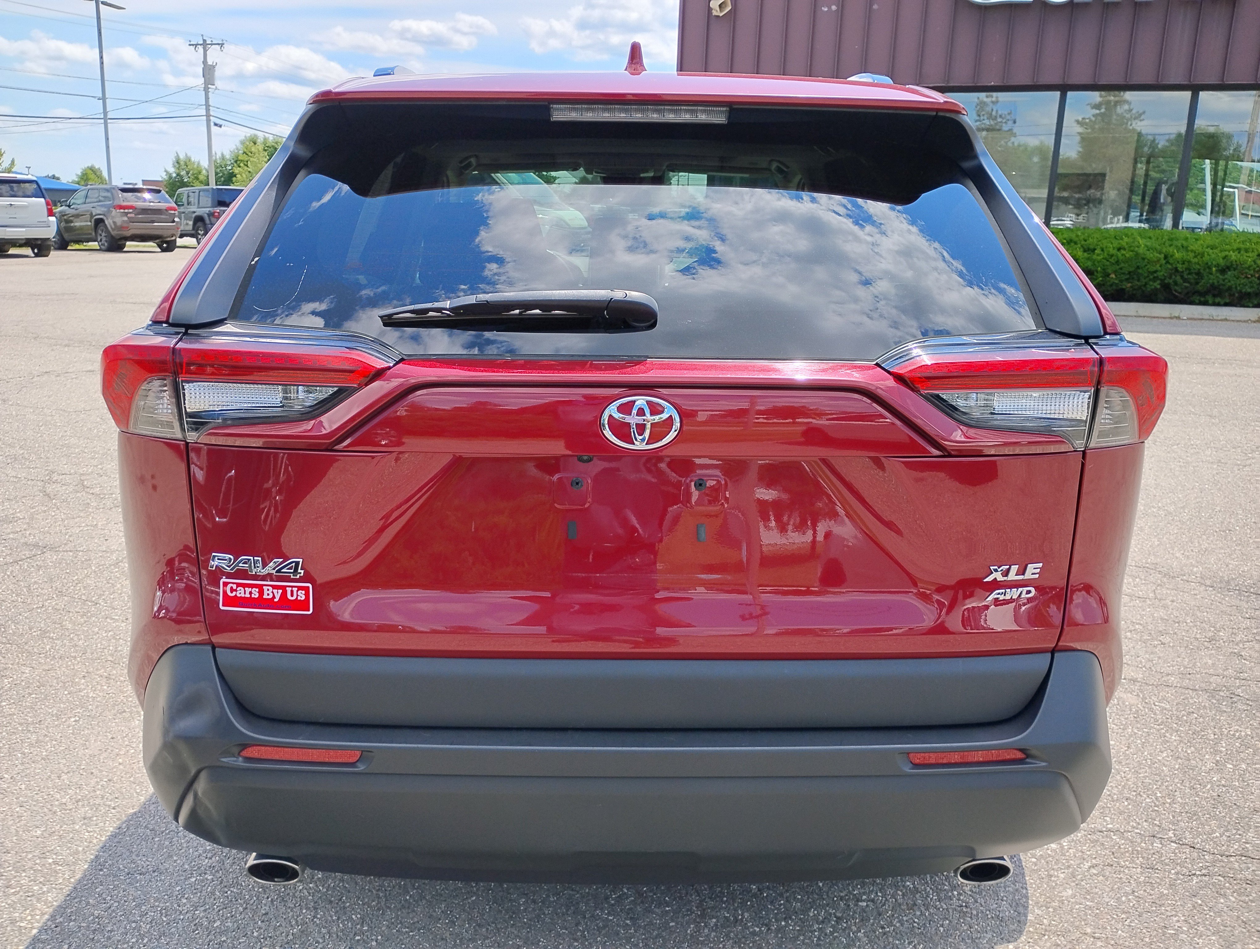 Used 2023 RUBY FLARE PEAR Toyota XLE image 5