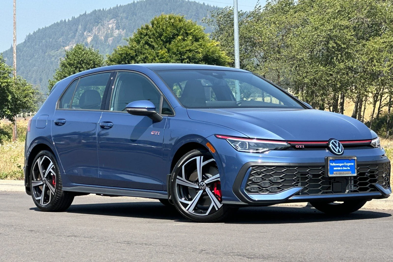 Used 2025  Volkswagen 2.0T SE image 1