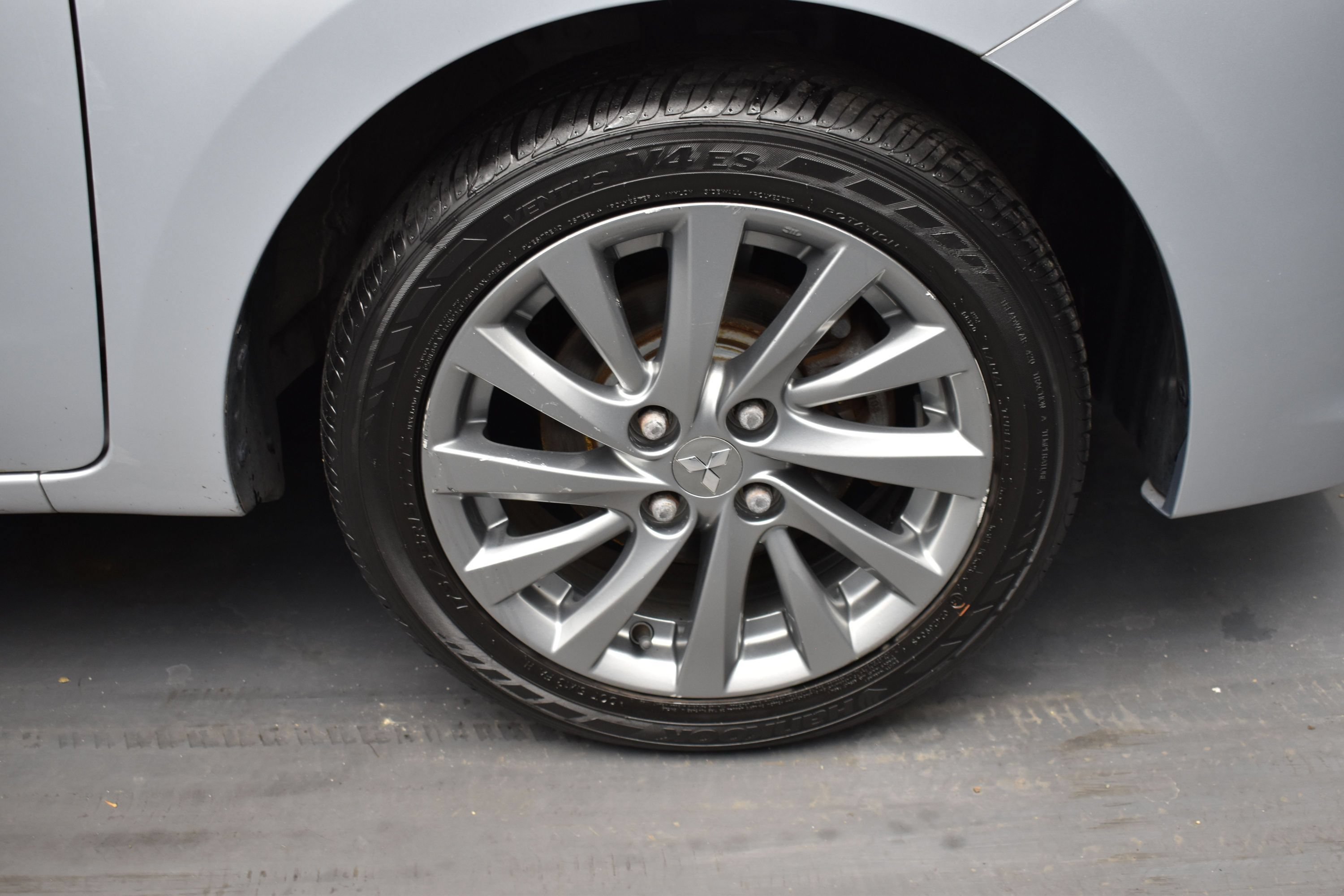 Used 2018  Mitsubishi ES image 15