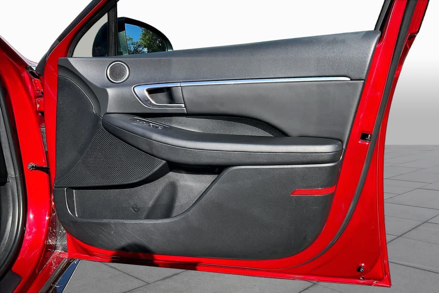 Used 2023 Ultimate Red Hyundai SEL image 23