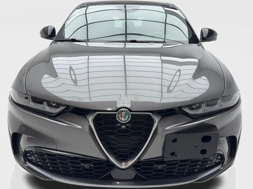 Used 2024 Silver Alfa Romeo Ti image 4