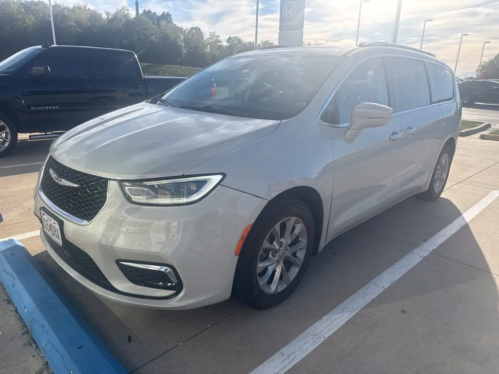 Used 2021 White Chrysler Touring L image 2