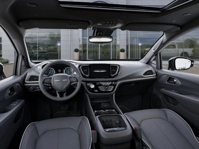 New 2026 Bright White Clear-Coat Exterior Paint Chrysler Limited image 14