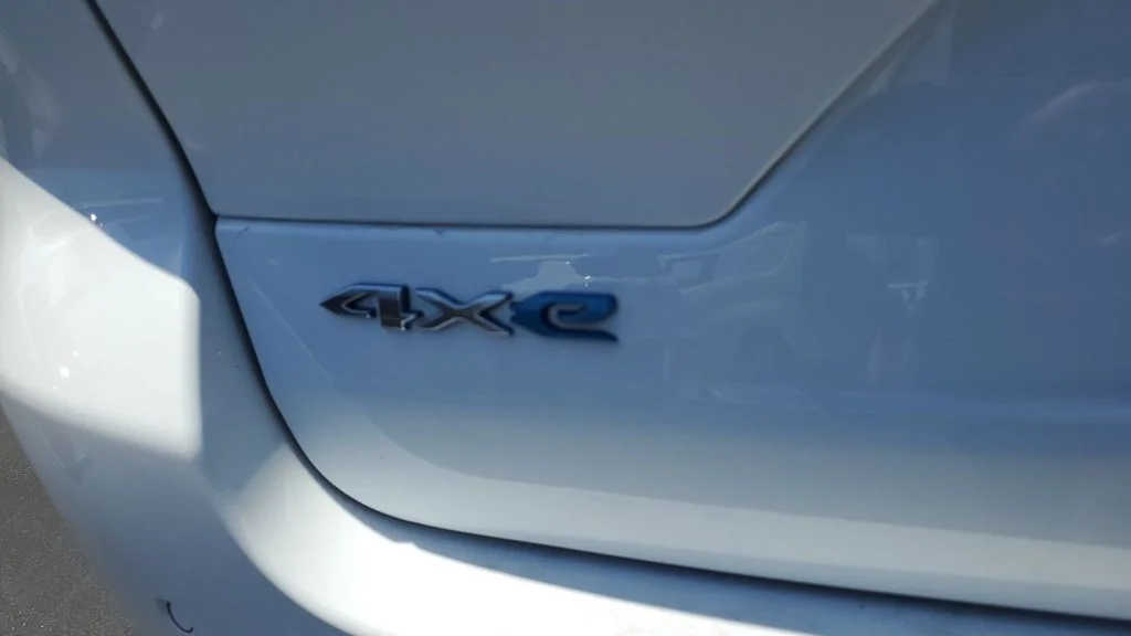 Used 2022 White Jeep Summit Reserve 4xe image 9