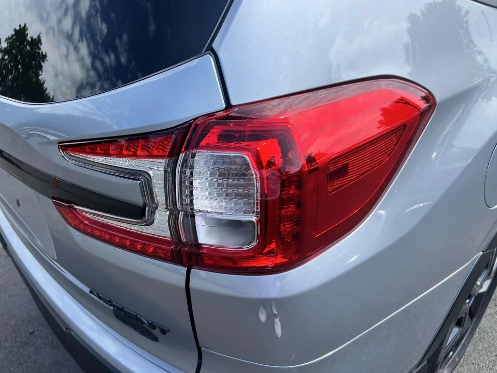 Used 2025 Ice Silver Metallic Subaru Onyx Edition Touring image 10