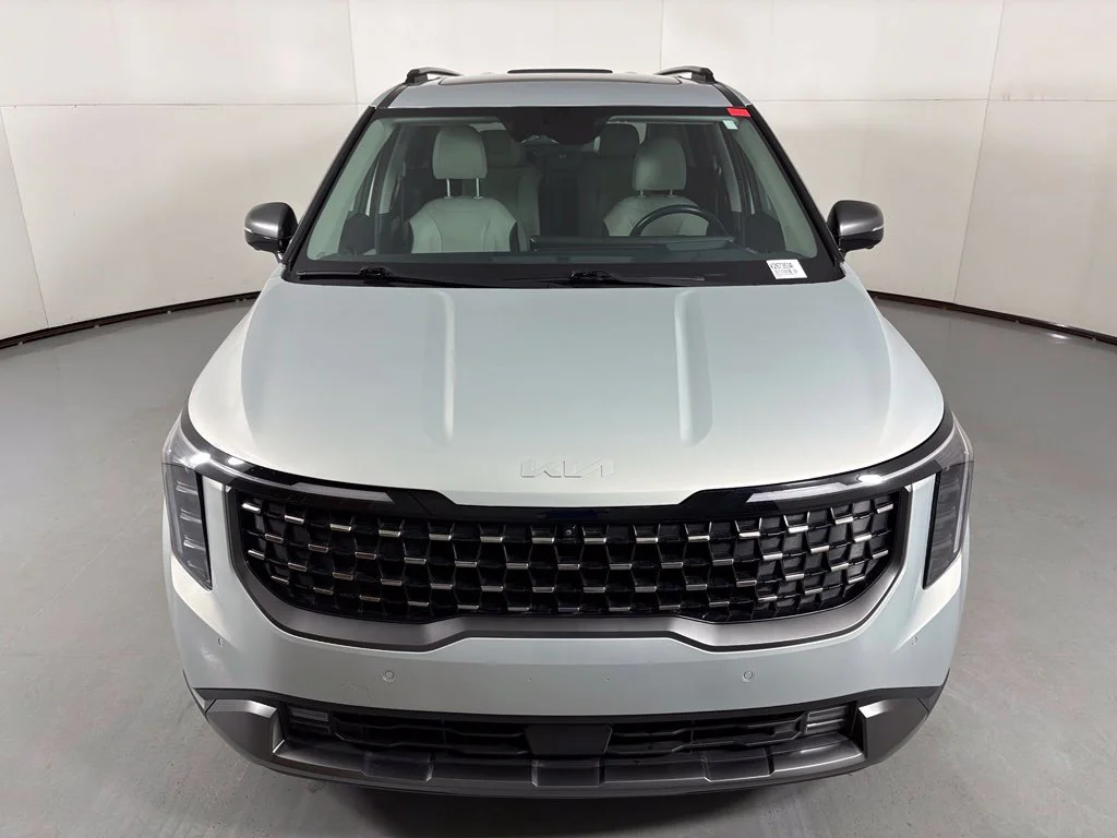 Used 2025 White Kia SX Prestige image 3
