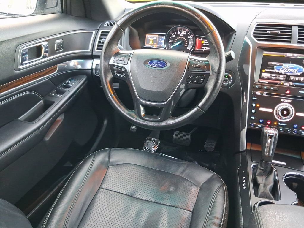 Used 2016 White Ford Limited image 12