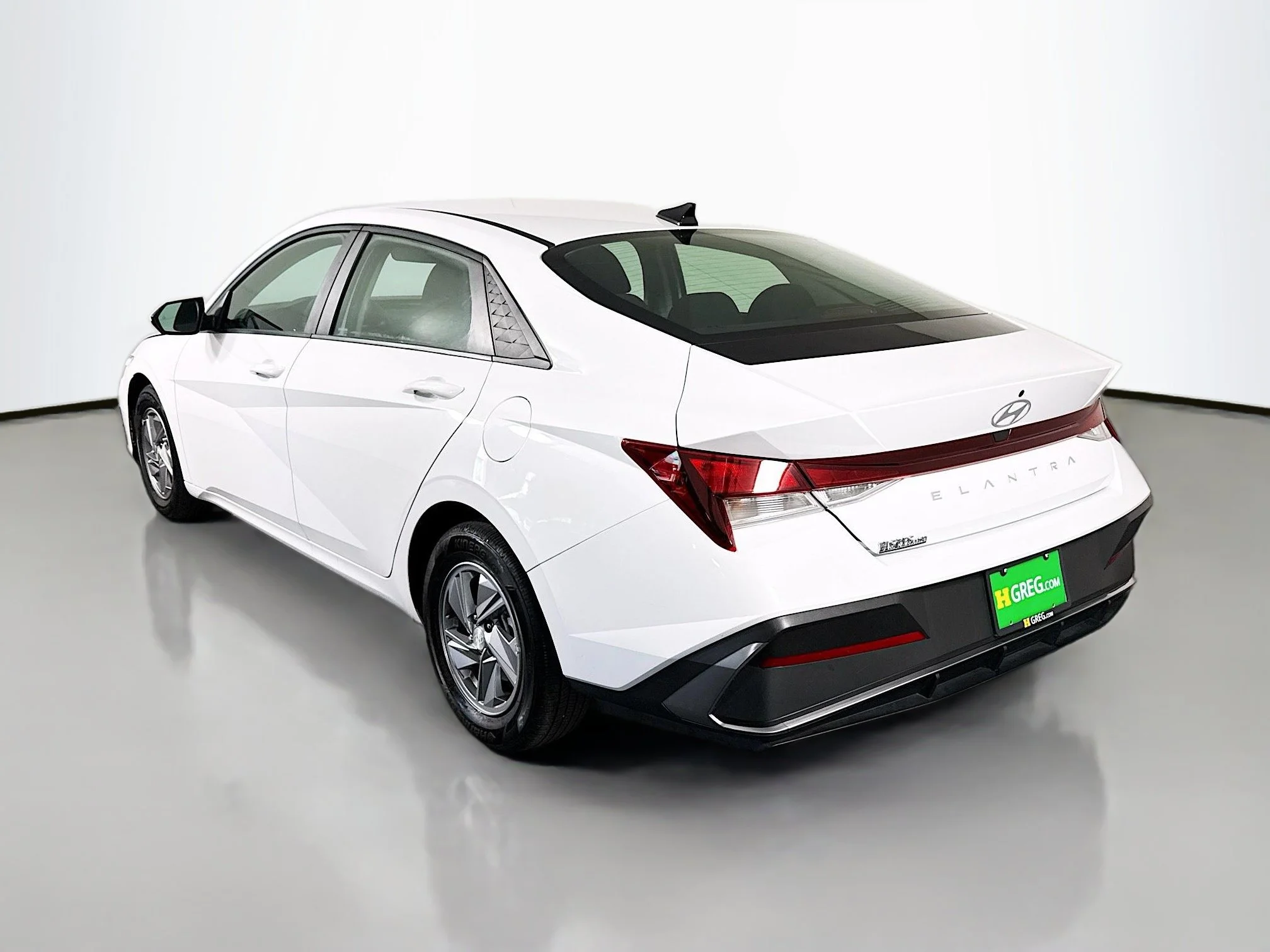 Used 2025 Serenity White Hyundai SE image 5