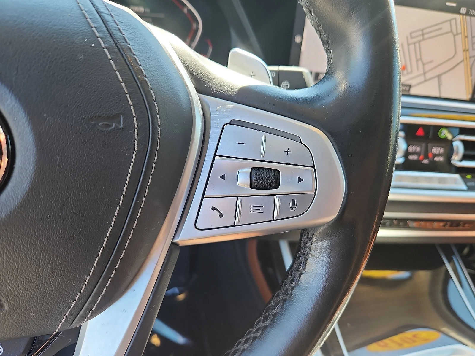 Used 2019 Black BMW xDrive40i image 23