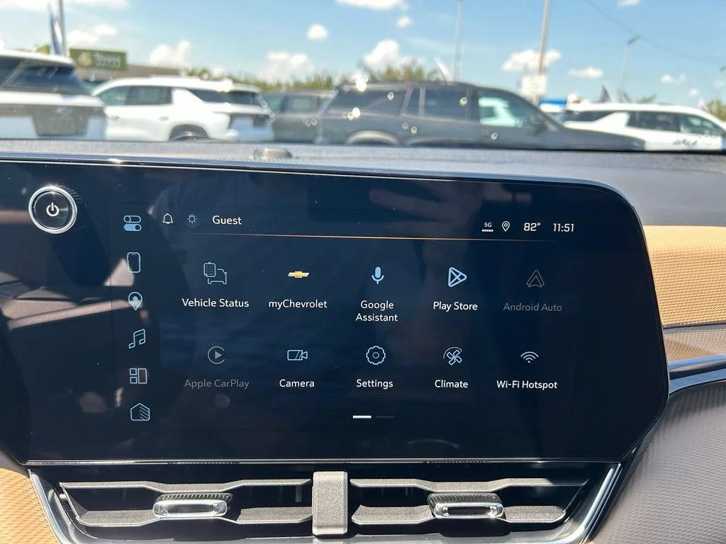 New 2027 Polar White Tricoat Chevrolet ACTIV image 22
